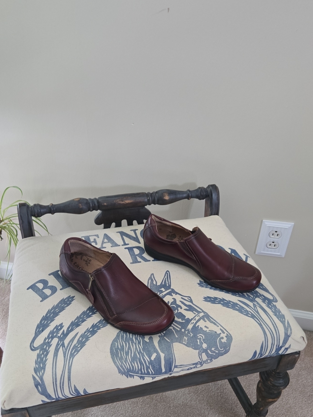 Taos Footwear Women's Burgundy Leather Slip-On Loafers